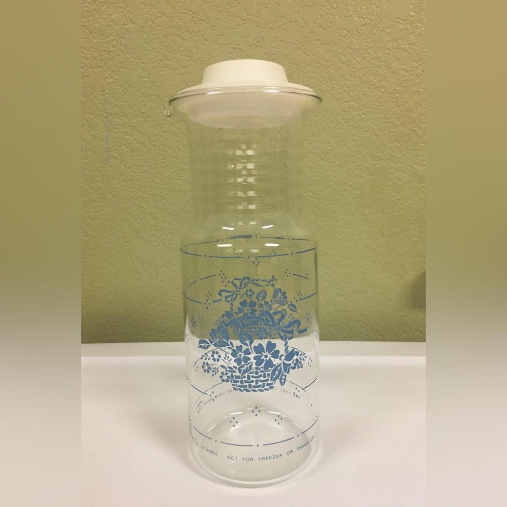 Vintage Pyrex 1.5qt Juice Carafe with White Lid